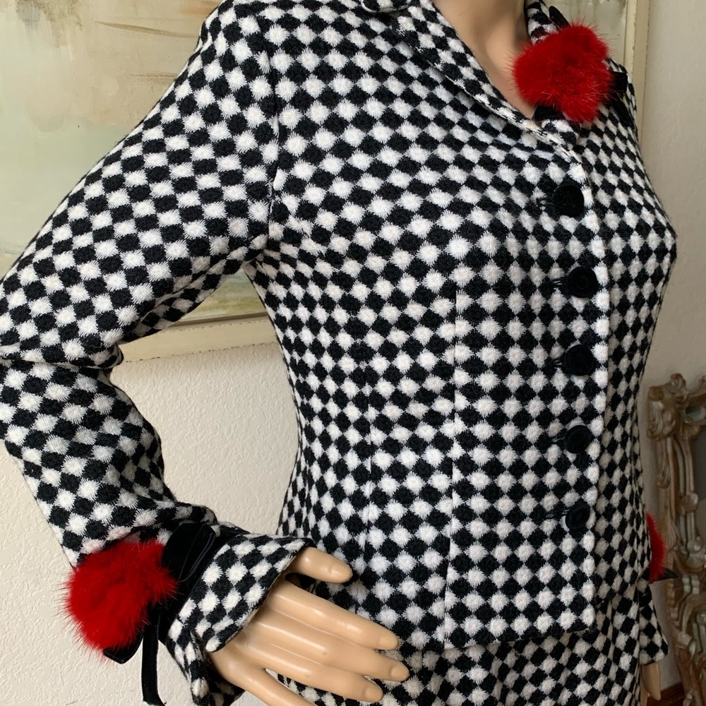 Rickie Freeman for Teri Jon black white checkered tweed suit fur red accents